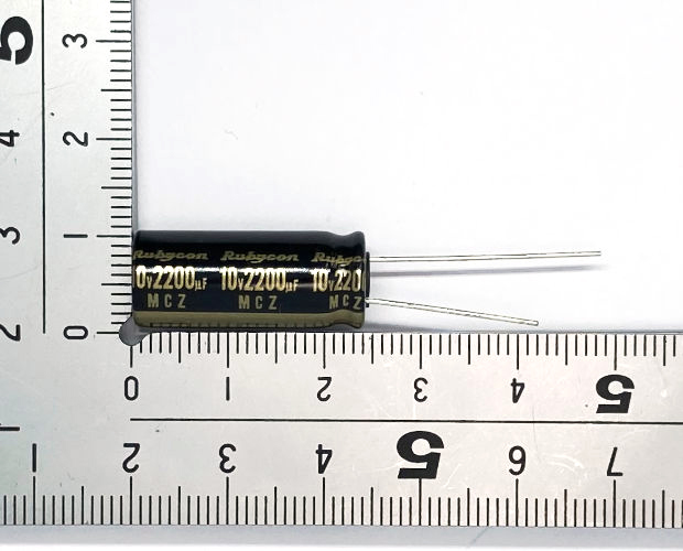 【販売終了】超低インピーダンス 電解コンデンサ 10V 2200μF (20個入) ■限定特価品■ /10MCZ2200M10X25-20P