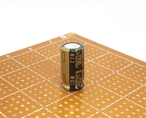 超低インピーダンス電解コンデンサ 6.3V 1200μF (20個入) ■限定特価品■