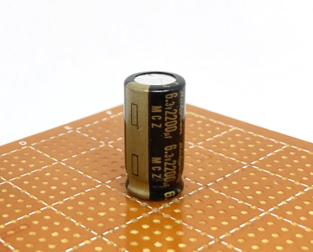 超低インピーダンス電解コンデンサ 6.3V 2200μF (20個入) ■限定特価品■