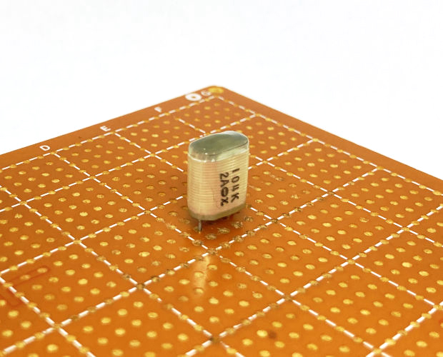 マルコン電子 フィルムコンデンサ 100V 0.1μF ±10% (100個入) ■限定特価品■