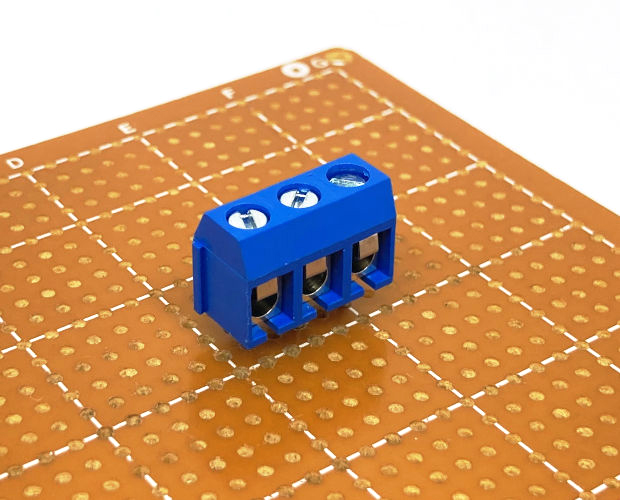 DEGSON 5mmピッチ基板用端子台 3ピン (50個入) ■限定特価品■