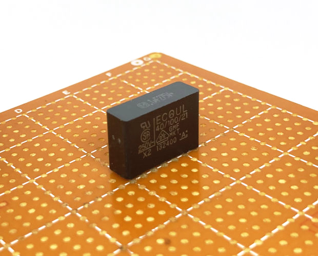 メタライズドフィルムコンデンサ AC275V 0.1μF ±20% (100個入) ■限定特価品■