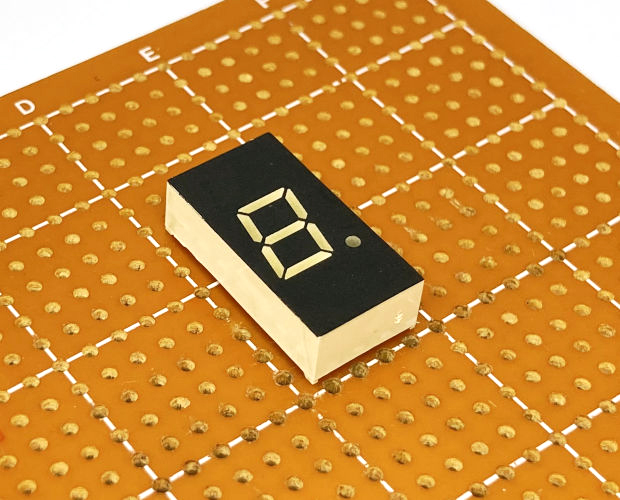 アノードコモン 7セグLED(赤) (50個入) ■限定特価品■